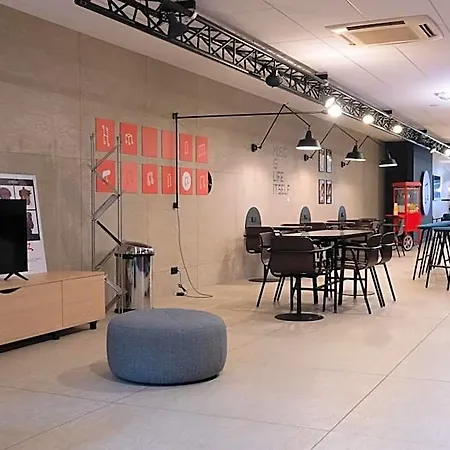 Ibis Styles Centre Gare מלון 3*